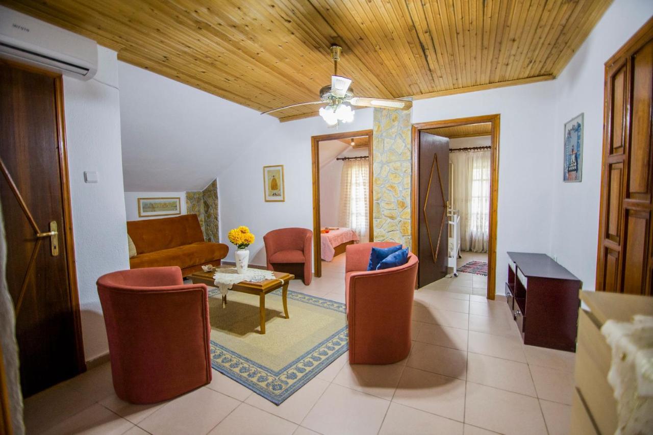 Villa Touzla Ofrínion 외부 사진